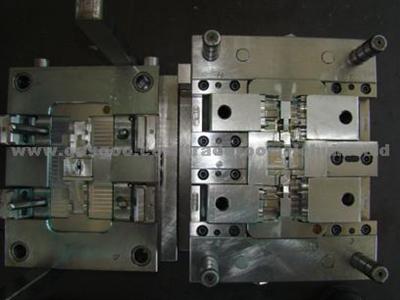 Sunroof chute plate bearing mould