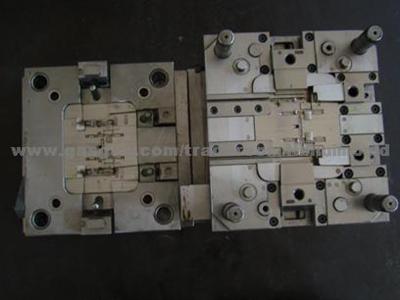 Sunroof drive block mould