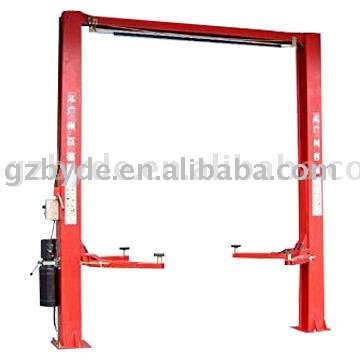 Hydraulic two-post car lift with 4000kg capacity