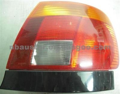 96 97 AUDI A4 R. TAIL LIGHT