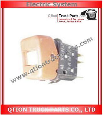 Mercedes 0025452407 Truck Hazard Warning Light