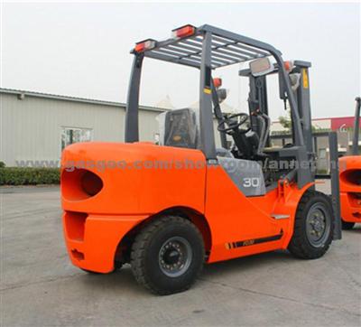 2.Safe And Efficient 3T FD30 Diesel Forklift