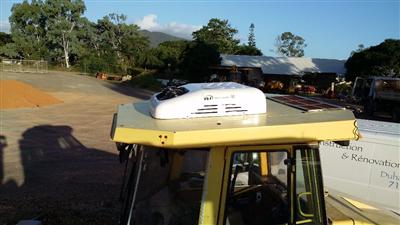 Battery driven roof top mounted rooftop air conditioner for crane