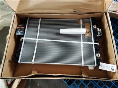 China Mg6 Water Radiator 10001378 10001379 Manual and Automatic