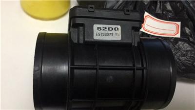 E5T53371 E5T53372 13800-52D00 13800-52D Air Flow Meter 13800-52D00 Mass Air Flow Sensor Code No. E5T53371 13800-52D00 92% New