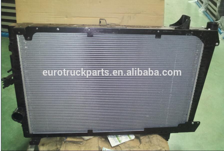 OEM 1698298 1739551 1627415 Heavy Duty European Tractor Cooling System Aluminum Radiator 1.jpg
