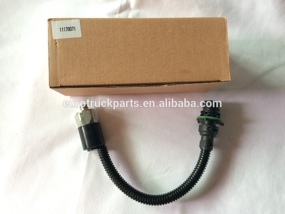 OEM NO 11170071 volvo truck oil pressure sensor for heavy duty volvo truck spare parts.jpg