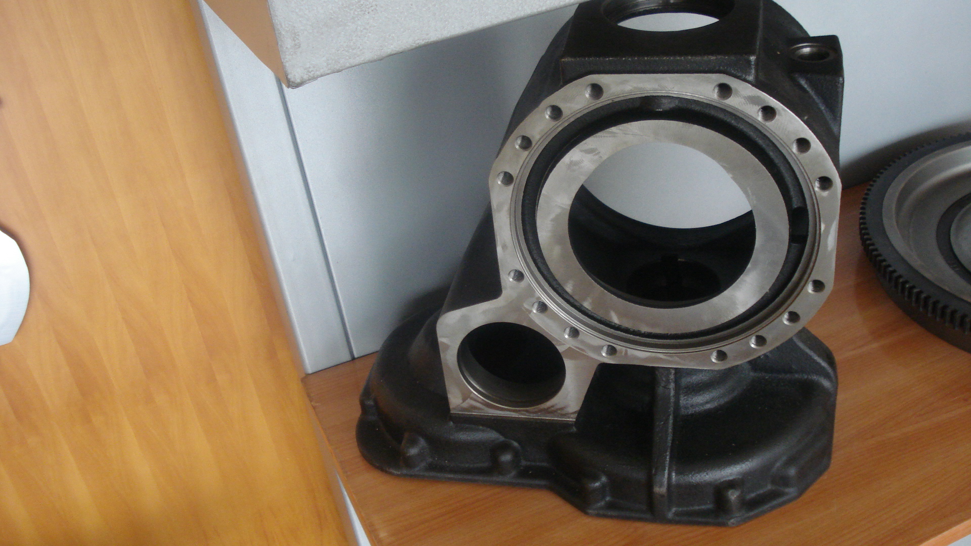 buy 优质 齿轮箱箱体 gear box body [italy]